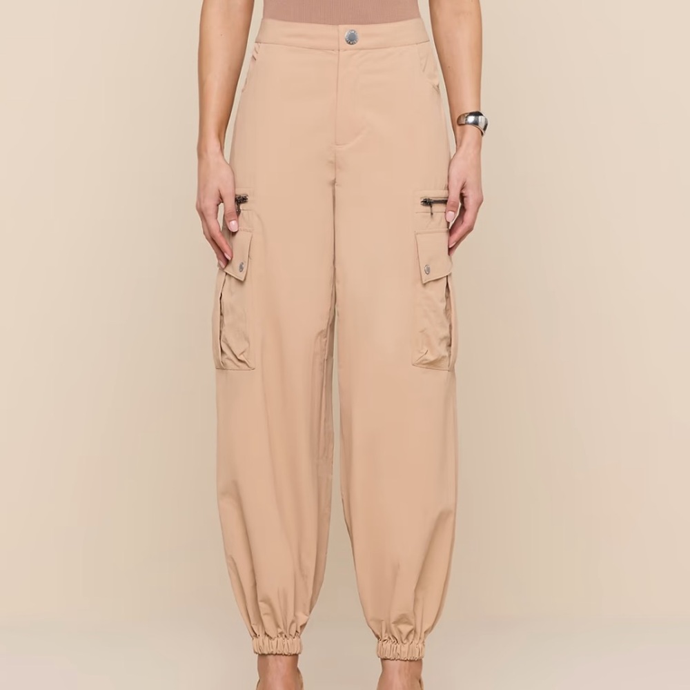 L'AGENCE Greer Nylon Joggers in Praline